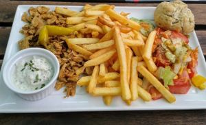 Dönerteller at Micky und Molly Katzenmuseum und Cafe in Braunschweig