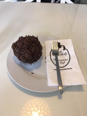 Rum-kugel at Micky und Molly Katzenmuseum und Cafe in Braunschweig