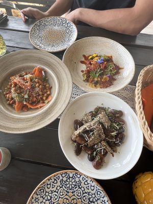 Karottenlachs, Paechu Kimchi, Käferbohnensalat, Veganes Schmalz  at Boho by Klinger in Foetschach
