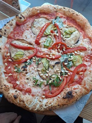 Vegan pizza for less than 10 Euros!! at Donna Mamma in Budapest