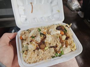 You can order takeaway boxes for collection in the morning as well! Tofu and fried rice for the slow boat 💚🌱 at Sabaidee Sivilay Restaurant in Pakbeng