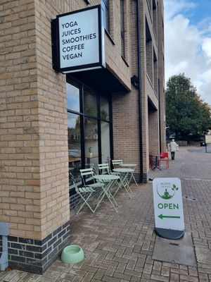 Outdoor seating at Blend Organics Ware in Hertford