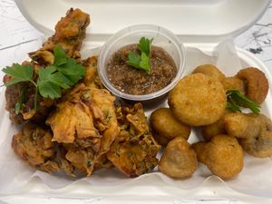 Mixed vegetable and mashroom pakora  at Spud & Shakes in Glasgow