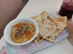 Hummus at NUVI in Valladolid