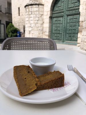 Carrot cake with soy yogurt  at NUVI in Valladolid