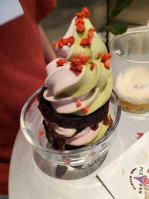 Mixed Berry and Matcha soft serve with chocolate cake at Ice Gyaru - 霜淇淋專門店 in Taipei