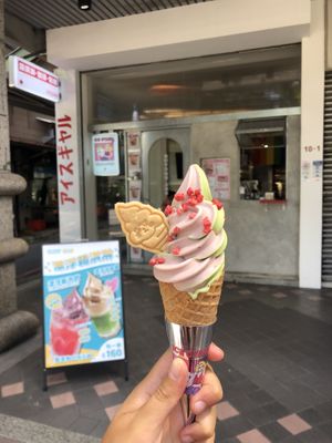 matcha and berry  at Ice Gyaru - 霜淇淋專門店 in Taipei