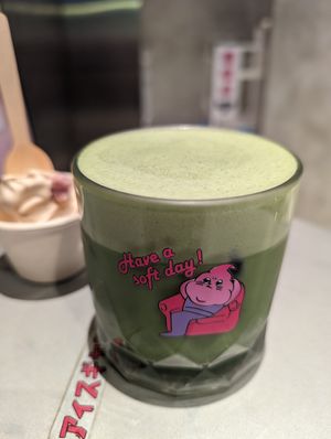 Oat milk matcha latte at Ice Gyaru - 霜淇淋專門店 in Taipei