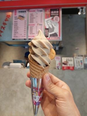 Soft Serve - mix flavours ($ 110) at Ice Gyaru - 霜淇淋專門店 in Taipei