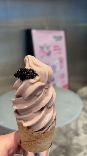 soft serve at Ice Gyaru - 霜淇淋專門店 in Taipei