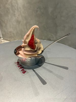 Strawberry oat milk soft serve at Ice Gyaru - 霜淇淋專門店 in Taipei