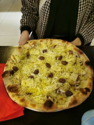 Veganella pizza at Shardana in Guildford