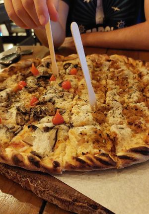 Shitake e frango com catupiry at Eça Pizza in Curitiba