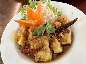 Tofu with tamarind sauce  at Ruan Mae Lui Vegetarian เรือนแม่หลุยมังสวิรัติ in Bangkok