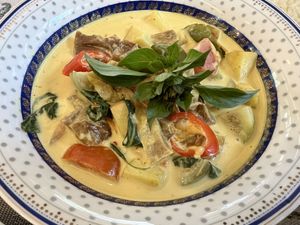 Vegan grilled “duck” curry  at Ruan Mae Lui Vegetarian เรือนแม่หลุยมังสวิรัติ in Bangkok