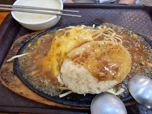 鐵板麵加扒 Noodles and "Steak" on an Iron Plate at Old Club Vegetarian - 老東家素食 in Chiayi