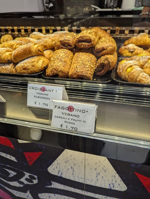 Croissant and fagottino at Relax & Caffe in Venice