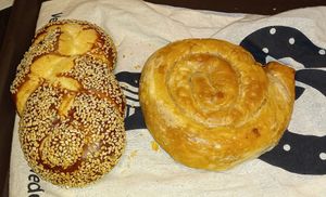 laugenzopf (1,30€) & spinach börek (2,40€) at backWERK - Hbf in Frankfurt