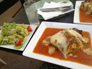 Lasagne mit Salat at Babolino in Klagenfurt