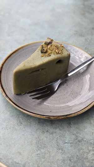 🍰 Matcha Vanilla Cheesecake (4,50€) at Moltto Coffee in Riga