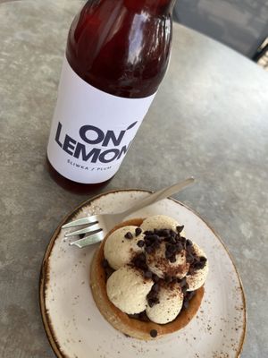 Banana-Caramel-Tartelette and Plum Lemonade   at Moltto Coffee in Riga