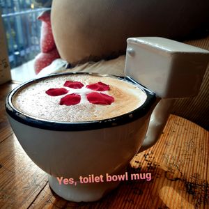  at Ddong Café in Seoul