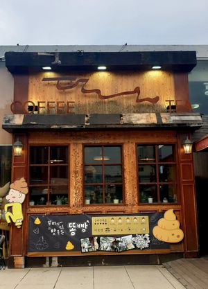 exterior. on top floor at Ddong Café in Seoul