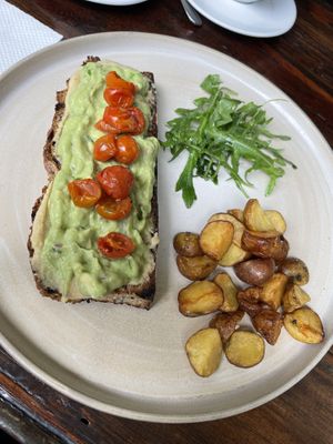 Tostón de hummus  at Jeronimo in Lima