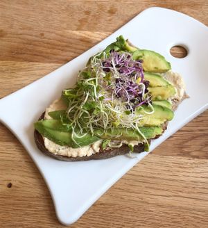 Avocadobrot mit Hummus at Pano in Freising