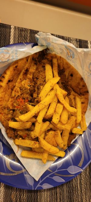 Veganer Pita-Gyros mit Pommes at Oh my Greek! in Zurich