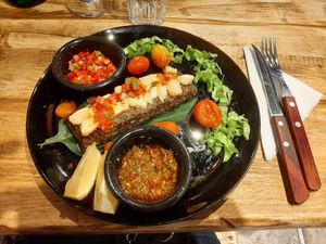 Choripan no prato at Seibo in Buenos Aires