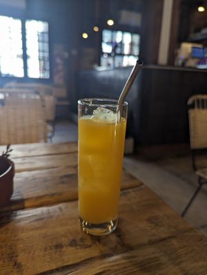 Jugo de manzana, naranja, y canela at Seibo in Buenos Aires