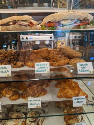 vegan cookie labelled at Ambrosía in Gijon