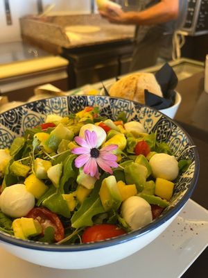 Ensaladas veganas o vegetarianas at DALL'ITALIANO BEACH in Menorca