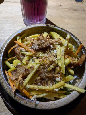 Meine Empfehlung Mangosalat mit knusprigem Saitan. at Ziki in Ludwigshafen