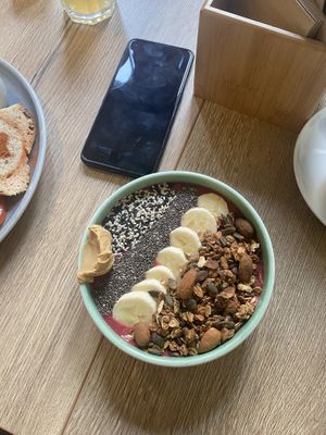 Açai-Smoothie Bowl   at Katzentempel - Augsburg in Augsburg