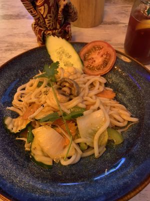Vegane Udonnudeln mit Gemüse  at Hà Nội Cuisine in Leipzig