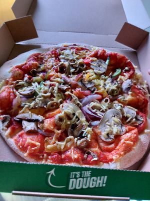 "California Veggie" with vegan cheese (to go) at New York Pizza - Damstraat in Amsterdam