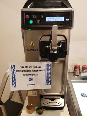 Ice cream machine at Somenoya in Barcelona