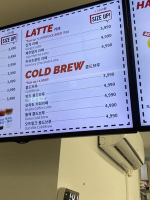 Oat milk can be used for all the drinks!  at American Trailer in Seoul