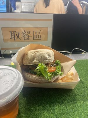  #Veganuary at Gavin's Delight Burger 給V漢堡 in Taipei