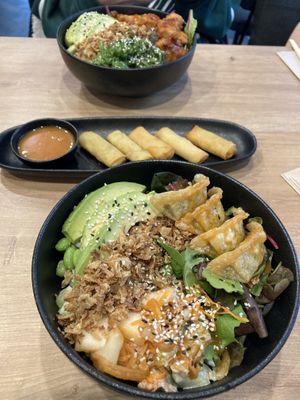 Gyoza Bowl, Frühlingsrollen  at Rollz & Bowlz in Cologne