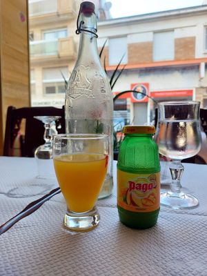 Mango juice and free tap water at Phénix D'Or in Arcachon