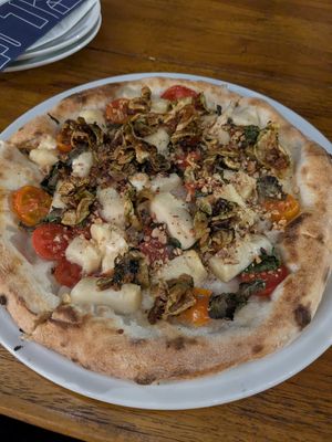 La alguma coisa (o sabor dessa). Aquilo em cima é abobrinha frita at Bontà Forno e Cucina in Vila Velha