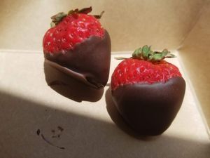 Chocolate covered strawberries at Blondies Vegan Proteins + Cafe Hawaii in Honolulu