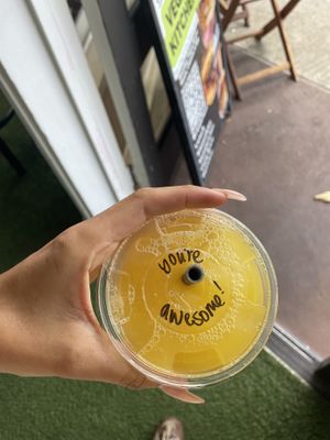 Cute note on my juice 🍍🙇‍♀️  at Blondies Vegan Proteins + Cafe Hawaii in Honolulu