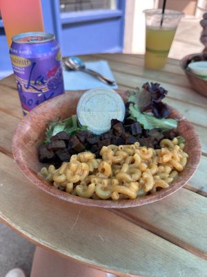Vegan BBQ bites and Mac ‘n’ cheesee  at Blondies Vegan Proteins + Cafe Hawaii in Honolulu