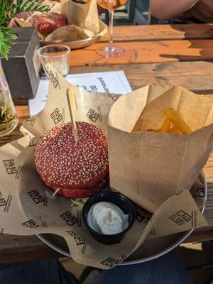 Burger at Strandpaviljoen Paal 10 in Ouddorp