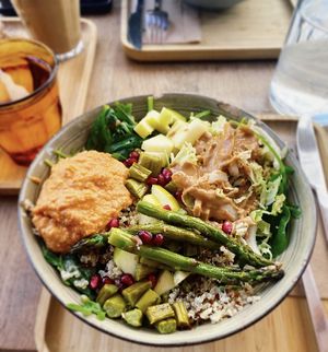 Vegan salad bowl  at Chez Albert in La Rochelle