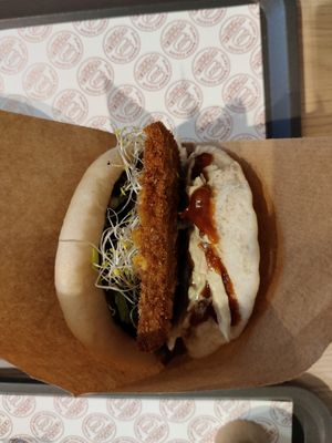 Bao au crispy tofu at GORYA in Brussels